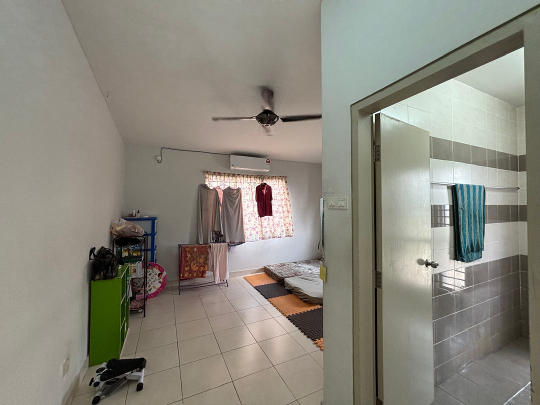 Oleander Corner Lot Double Storey for Sale β Bandar Seri Coalfields bedroom 2