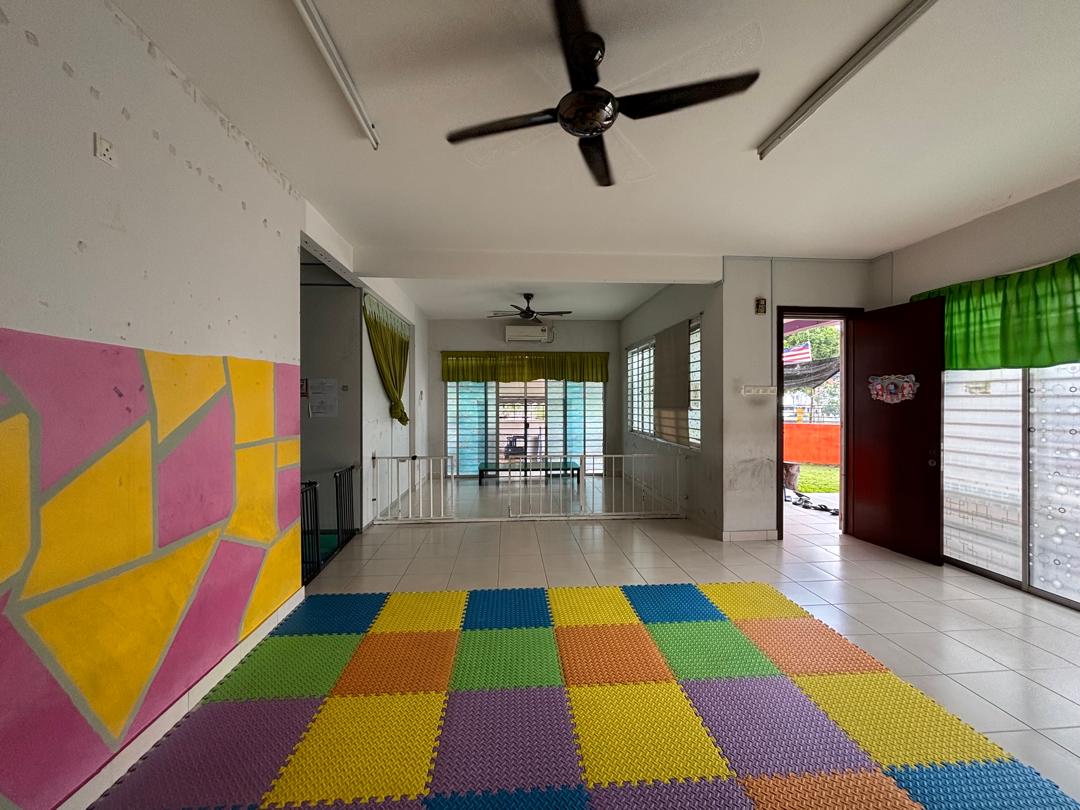 Oleander Corner Lot Double Storey for Sale β Bandar Seri Coalfields living hall2