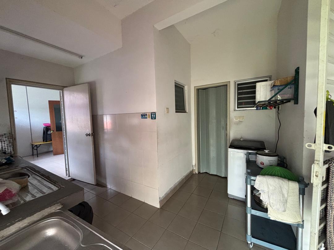 Oleander Corner Lot Double Storey for Sale β Bandar Seri Coalfields wet kitchen